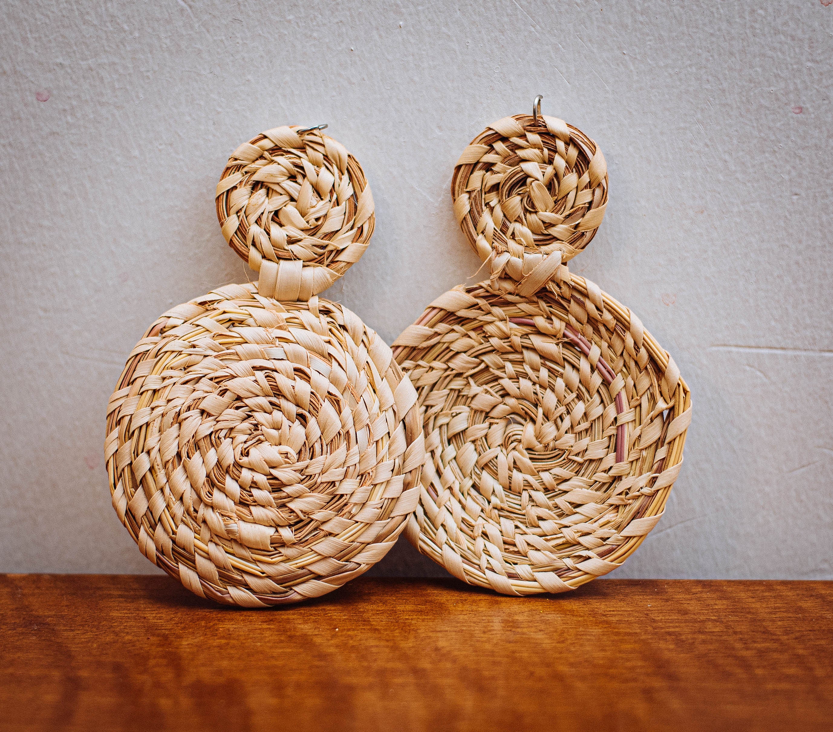 KANMARA RAFFIA EAR RINGS