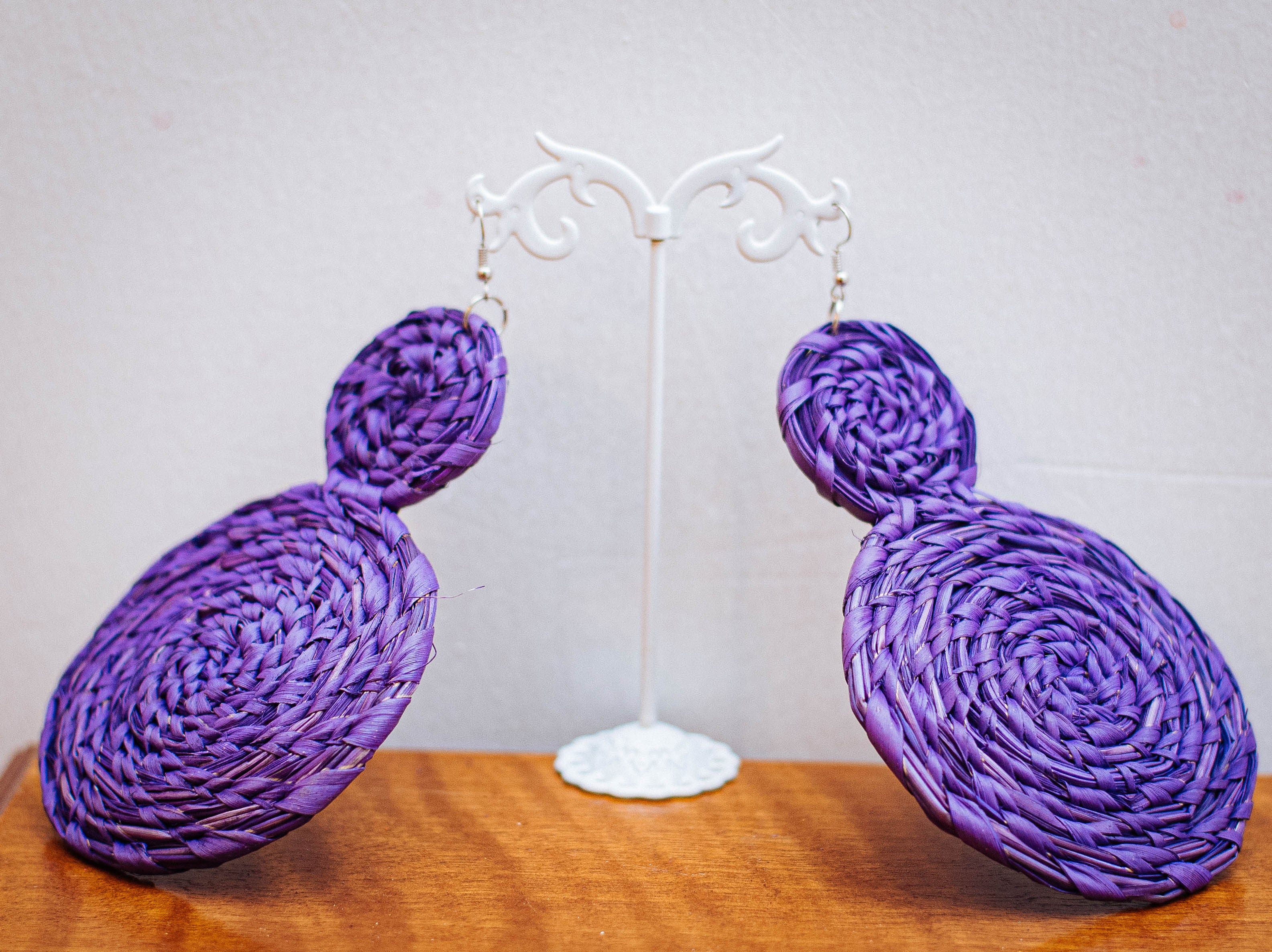 KANMARA RAFFIA EAR RINGS